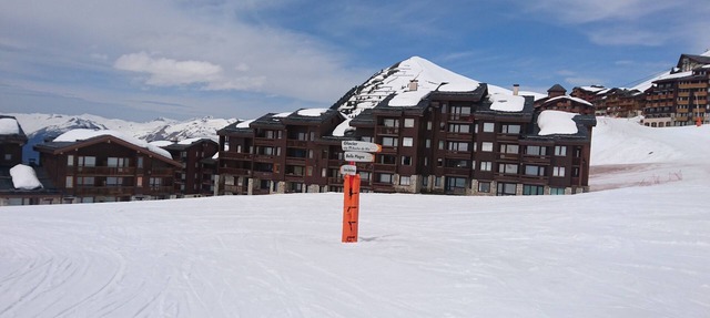 Pierre De Soleil - Ski in/out, next to ski school, shops/restaurants -free wifi in Mâcot-la-Plagne