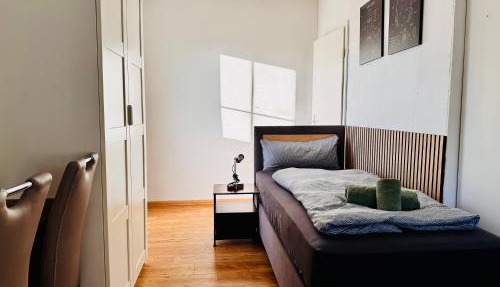 Premium Quartier Merseburg - 6 Schlafzimmer - bis 12 Personen - Transporter-Parkplatz - WLAN in Braunsbedra