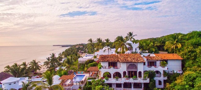 Private Beach- Amazing Surf- Pool -Staff - Gated Home- Suburban & Chef Available in Punta Mita