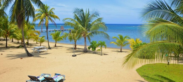 Private beachfront house with 400' dock, 2.5 acres, owners are nextdoor to help in Sandy Bay