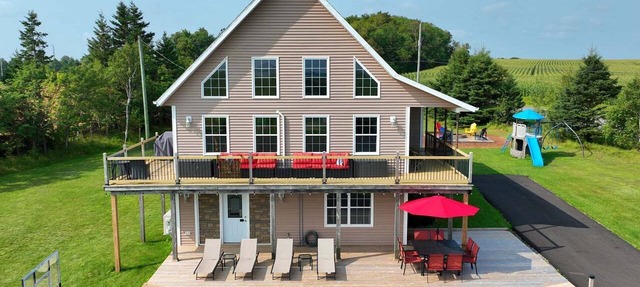Rustico View Retreat- NEW rental, Perfectly located 4bdrm with wraparound deck in North Rustico