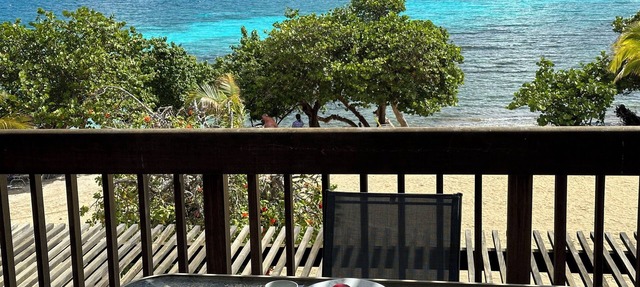 Sapphire Outlook Villa : Beachfront 2-story Top Floor Villa on Sapphire Beach in St. Thomas