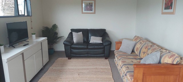 Self contained 1 bedroom. Livingroom doubles as bedroom with pullout double bed. in North Shore City