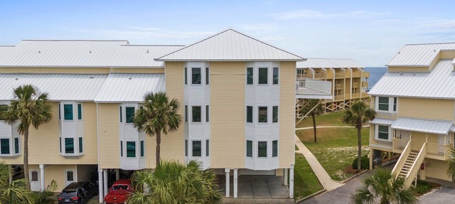 Sleeps 20, 6BR, game room, & elevator in Cape San Blas