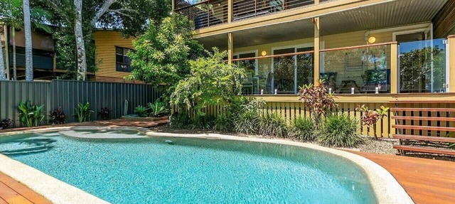 Spacious Noosa beachhouse - where the forest meets the sea - great for families! in Noosa Heads