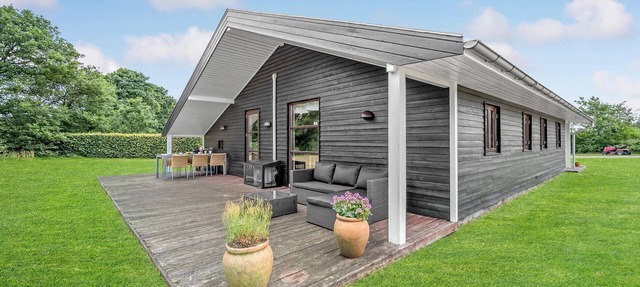 Stunning home in Ejstrupholm with WiFi in Ejstrupholm