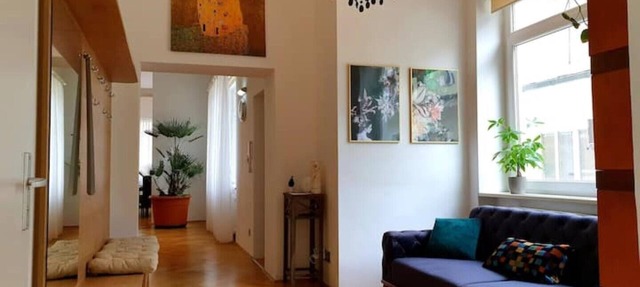 Sunny and spacious apartment near the city center in Wien
