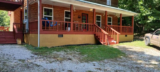 The Bunkhouse - 3 BR, 2 BA Deluxe Cabin in Genoa