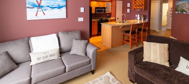The Glade Escape | Ski-in/out Village Location | Private Hot Tub | Gas Fireplace in Big White
