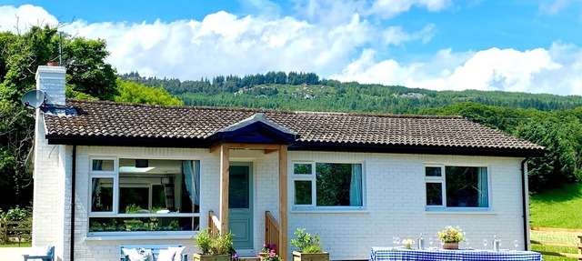 This charming 4 bedroomed newly renovated cottage is situated on a sheep farm. in Glenealy