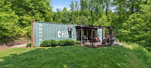 Unique Dover Accommodation with a Hot Tub Perfect for Glamping in Ohio in Dover