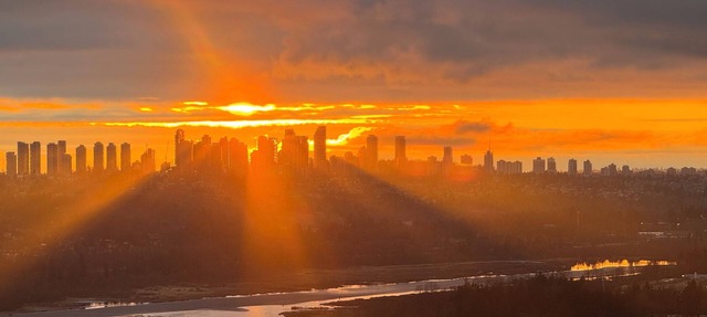 View! Beautiful BBY condo has everything step awaySkytrain, mall, grocery… in Burnaby