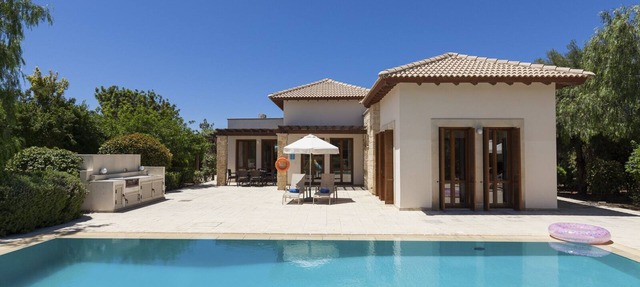 Villa Iris - Three Bedroom Resort, Sleeps 6 in Kouklia