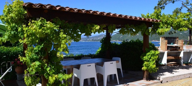 Waterfront self-catered house in Coti-Chiavari