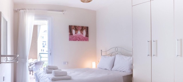 Zeus Apartment with Sea View in Vokolida