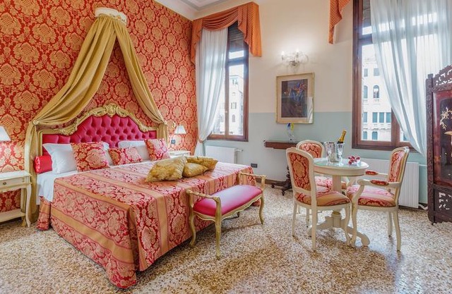 Friendly Venice Suites in Venice