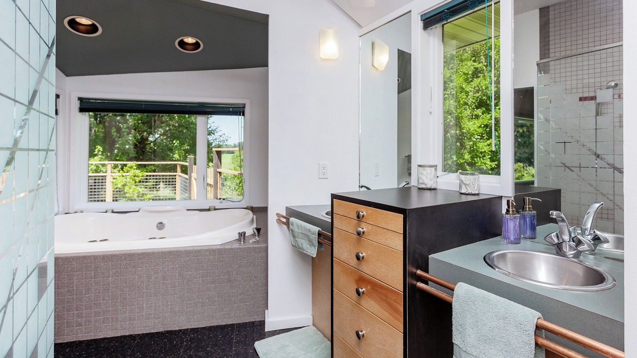 Photo of Bathroom in Ames