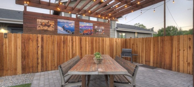 Sleeps 23~Downtown~Historic Stone Minerva Estate in Reno