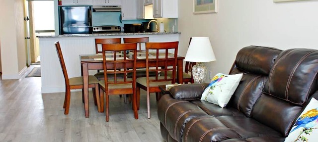 Family Friendly Top Floor Oceanfront Sleeps 6 Balcony Pools in North Myrtle Beach