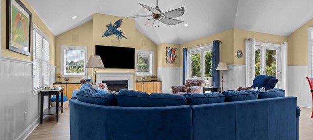 Oceanside,private pool,golf cart,elevator,easy beach access,in Spinnaker's Reach in Emerald Isle