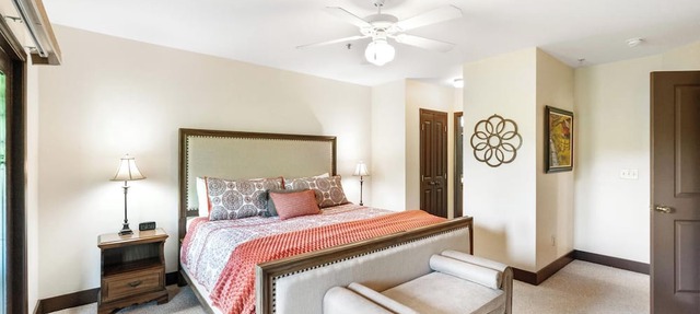 Evergreens 1221- Mtn Condo, Gated Resort, Indoor/Outdoor Pools & Hot Tub in Boone